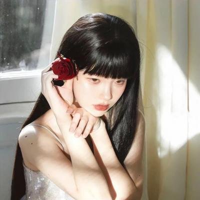 裸女游城